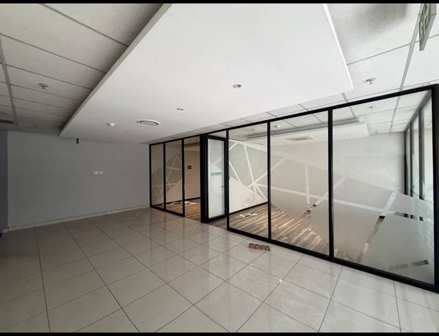 8,125M² WAREHOUSE TO LET IN HALFWAY HOUSE